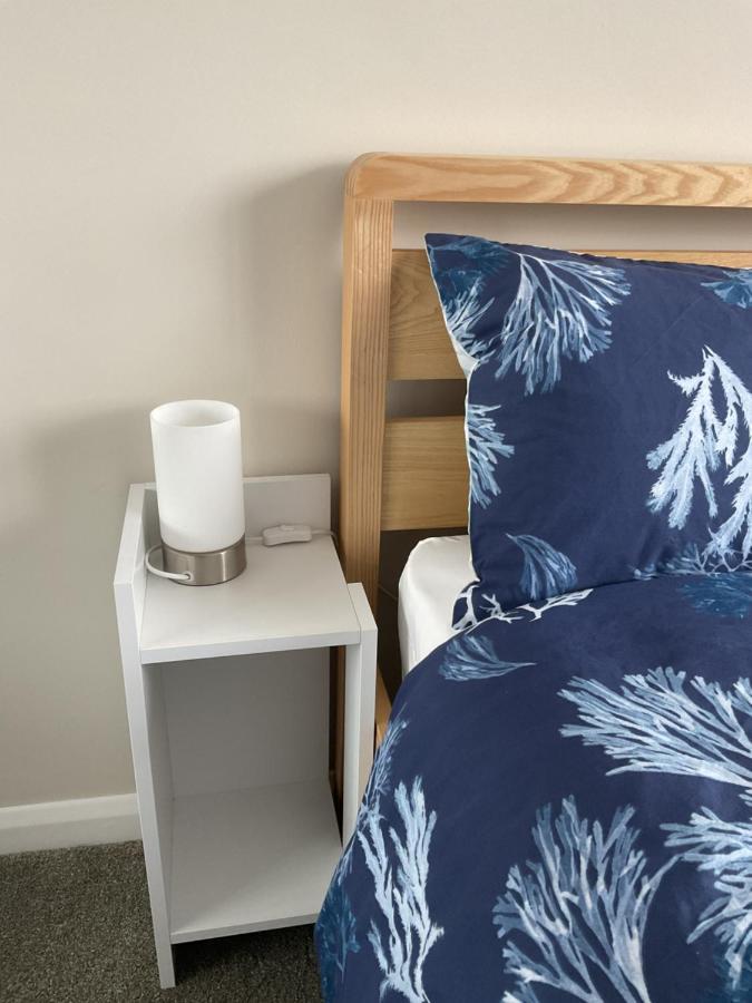 Large 2-Bedroom Maisonette With Free Parking トゥイキナム エクステリア 写真