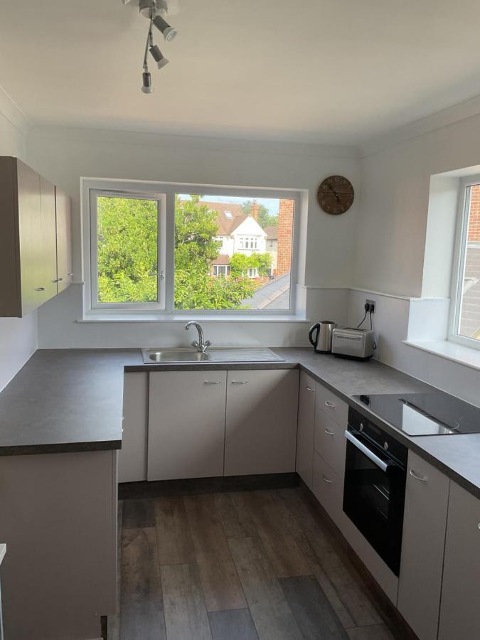 Large 2-Bedroom Maisonette With Free Parking トゥイキナム エクステリア 写真
