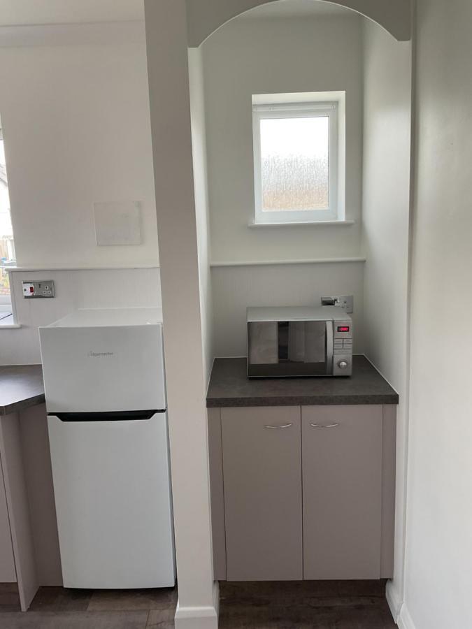 Large 2-Bedroom Maisonette With Free Parking トゥイキナム エクステリア 写真