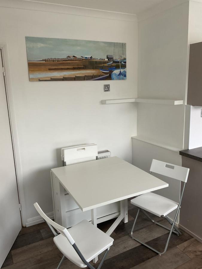 Large 2-Bedroom Maisonette With Free Parking トゥイキナム エクステリア 写真