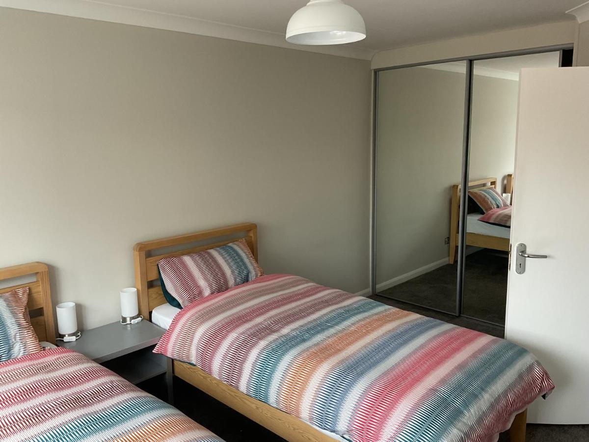 Large 2-Bedroom Maisonette With Free Parking トゥイキナム エクステリア 写真